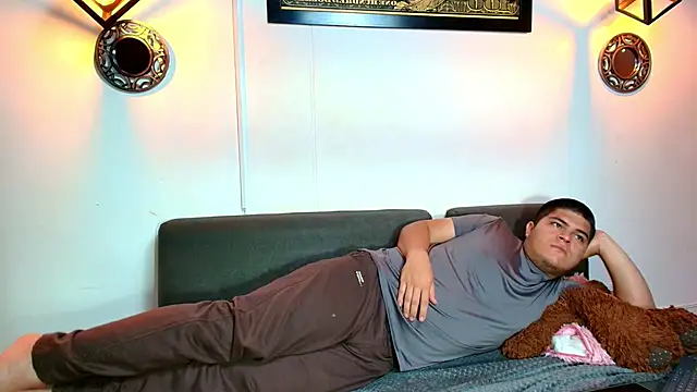 naomi campbel  online show from 01-06-26, 08:45