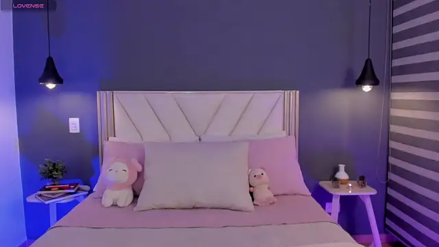 Snapshot of NaishaFord_1 chatting on 02-11-26, 02:27 NaishaFord 1 online show from 02-11-26, 02:27