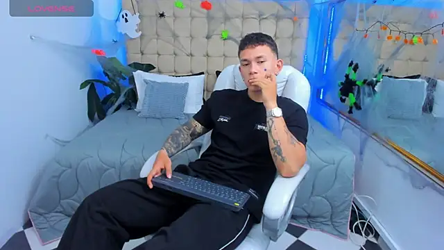 Thomas moon online show from 10-31-25, 12:17