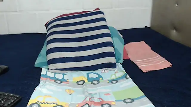 Snapshot of blondehotsquirt chatting on 09-27-25, 05:01 blondehotsquirt online show from 09-27-25, 05:01