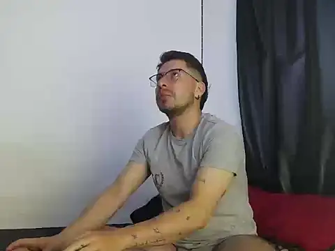 Snapshot of Letorres96 chatting on 04-14-26, 04:07 Letorres96 online show from 04-14-26, 04:07