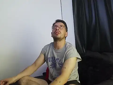 Snapshot of Letorres96 chatting on 04-15-26, 12:17 Letorres96 online show from 04-15-26, 12:17