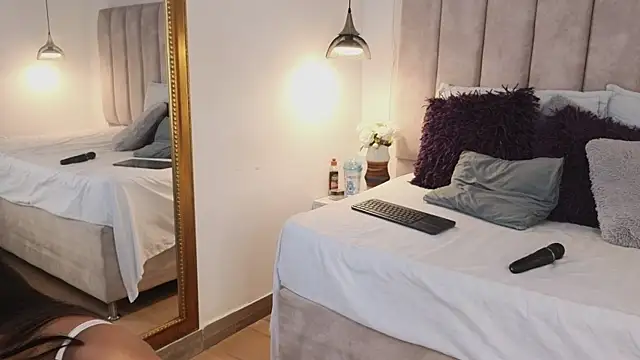 arianaa miller  online show from 10-19-25, 07:25