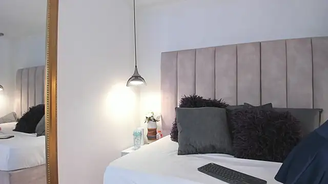 arianaa miller  online show from 11-21-25, 07:45