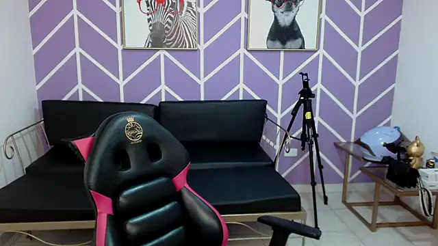 Adhara Kitten online show from 12-13-25, 07:53