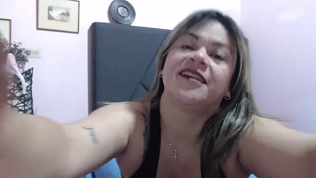 pamela echeverria online show from 09-22-25, 10:17