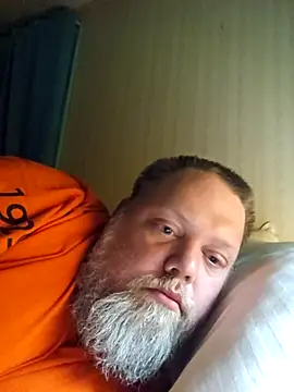 Snapshot of Snow_Cowboy chatting on 12-19-25, 10:33 Snow Cowboy online show from 12-19-25, 10:33