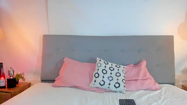 Snapshot of Luna_Claire chatting on 10-03-25, 01:08 Luna Claire online show from 10-03-25, 01:08