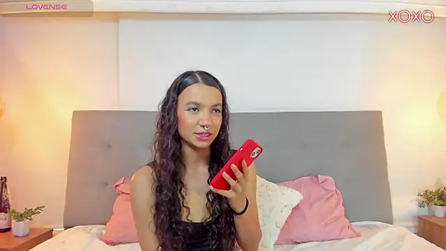 Luna Claire online show from 11-20-25, 12:49