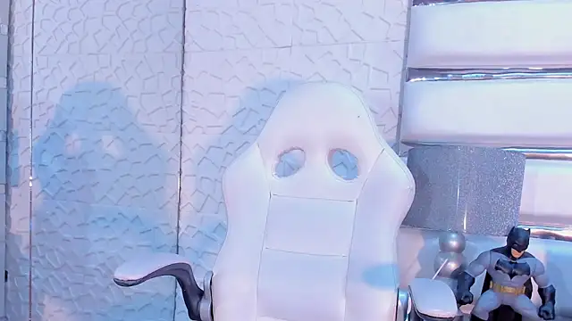 Snapshot of TatiLee chatting on 12-22-25, 12:46 TatiLee online show from 12-22-25, 12:46