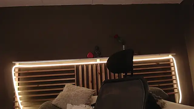 PaulEvens online show from 12-04-25, 01:31