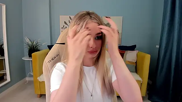 SweetyLicky online show from 09-28-25, 04:12