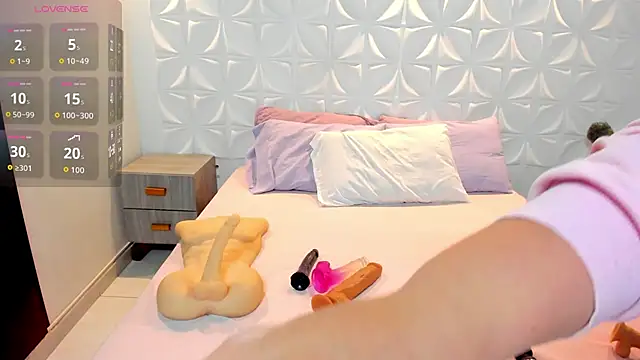 salem cute online show from 02-11-26, 09:09