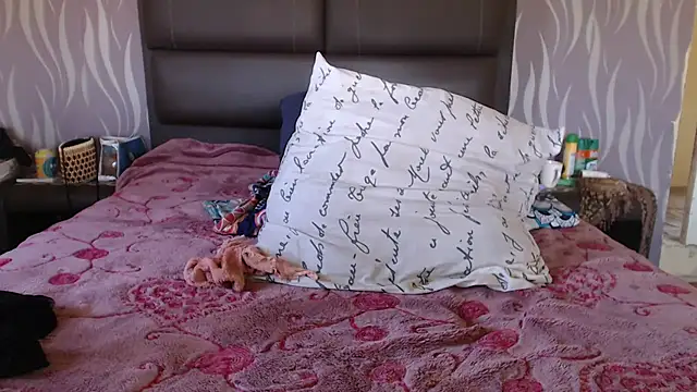 Snapshot of BoobsQueen46K chatting on 11-12-25, 10:04 BoobsQueen46K online show from 11-12-25, 10:04