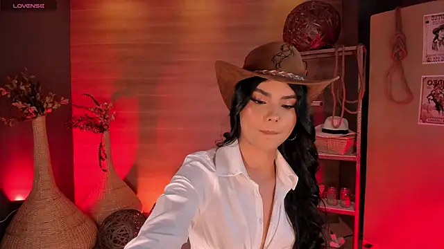 Snapshot of MiaLaurence chatting on 10-20-25, 08:09 MiaLaurence online show from 10-20-25, 08:09
