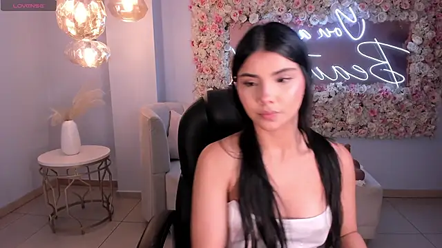 MiaLaurence online show from 03-26-26, 07:08