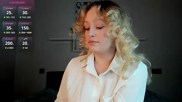 Julliakoill online show from 11-25-25, 06:24