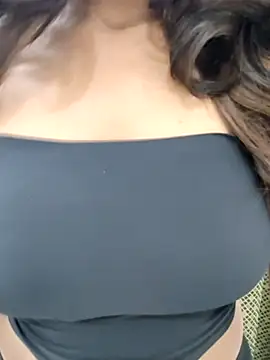 Snapshot of Kayna_Rawat chatting on 11-01-25, 10:39 Kayna Rawat online show from 11-01-25, 10:39