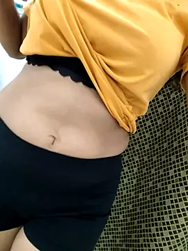 Snapshot of Kayna_Rawat chatting on 11-10-25, 10:47 Kayna Rawat online show from 11-10-25, 10:47