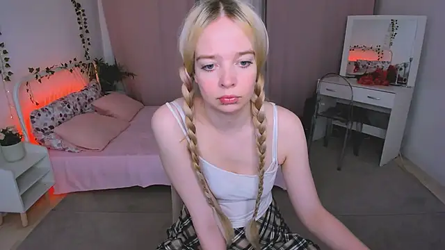 Snapshot of BellaMontgomery chatting on 06-03-26, 10:26 BellaMontgomery online show from 06-03-26, 10:26