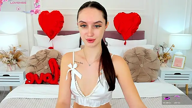 Snapshot of ToriSonn chatting on 02-17-26, 01:18 ToriSonn online show from 02-17-26, 01:18