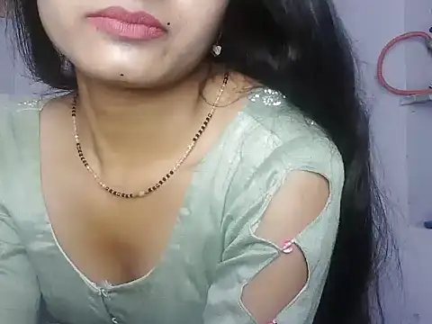 Snapshot of ROSE_GOLDE chatting on 05-17-26, 03:08 ROSE GOLDE online show from 05-17-26, 03:08