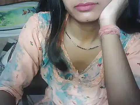 Snapshot of ROSE_GOLDE chatting on 05-18-26, 08:53 ROSE GOLDE online show from 05-18-26, 08:53