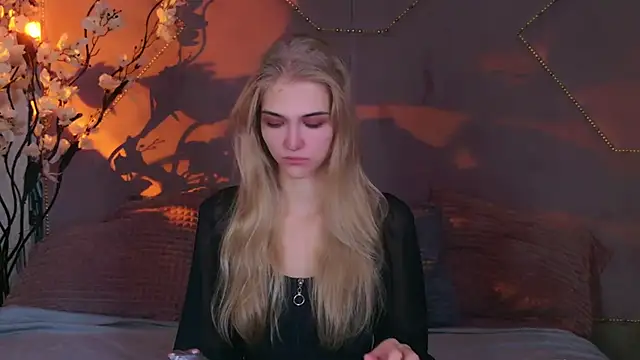 4example Chloe online show from 10-06-25, 10:45