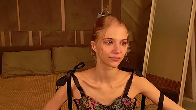 4example Chloe online show from 02-18-26, 10:33