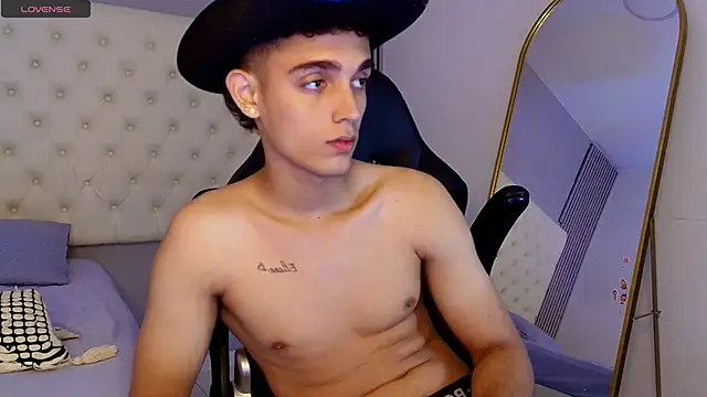 Snapshot of nathan_shimmer chatting on 05-03-26, 11:05 nathan shimmer online show from 05-03-26, 11:05
