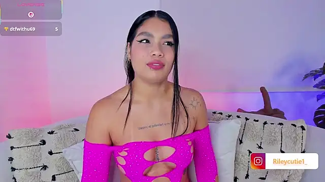 Cutie Riley online show from 11-16-25, 02:33