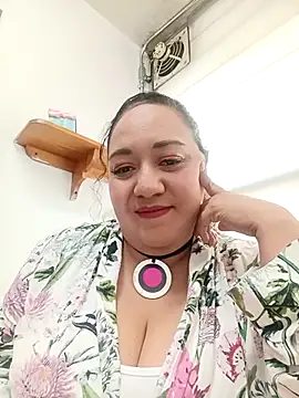 Snapshot of Caroomoom27 chatting on 09-18-25, 05:48 Caroomoom27 online show from 09-18-25, 05:48