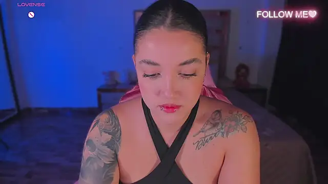 lunaarose online show from 12-02-25, 03:23