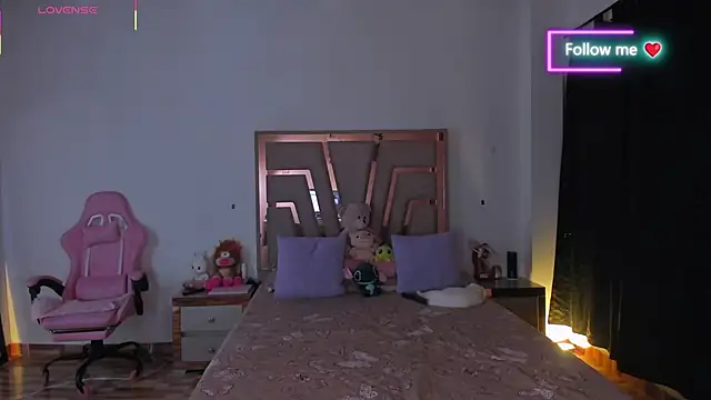 lunaarose online show from 03-27-26, 03:45