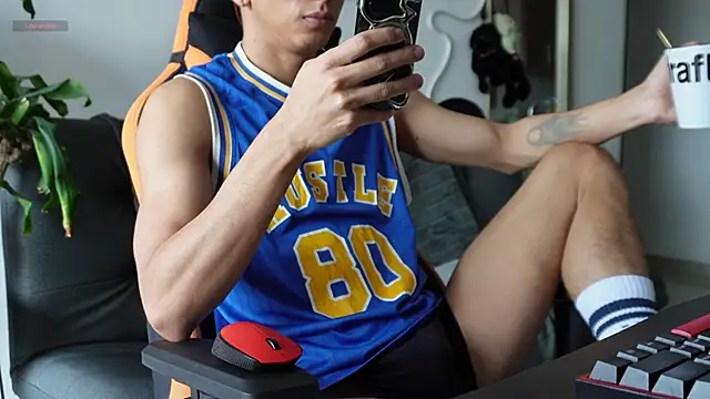 Snapshot of Vbenz28 chatting on 05-06-26, 12:32 Vbenz28 online show from 05-06-26, 12:32