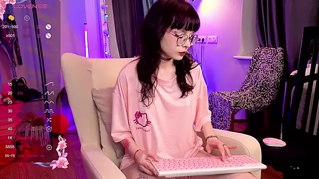 Misa Perfect online show from 11-15-25, 11:40