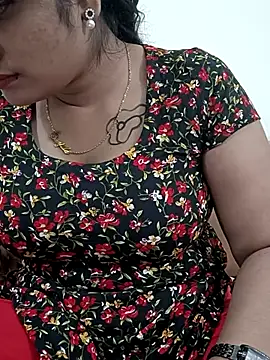 Snapshot of Disha-sexy chatting on 10-17-25, 11:46 Disha-sexy online show from 10-17-25, 11:46