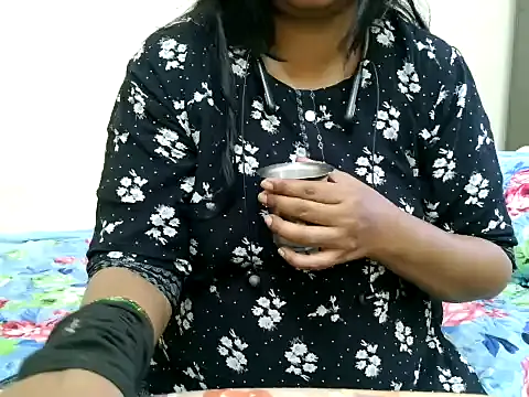 Snapshot of ammu1990 chatting on 04-08-26, 02:33 ammu1990 online show from 04-08-26, 02:33