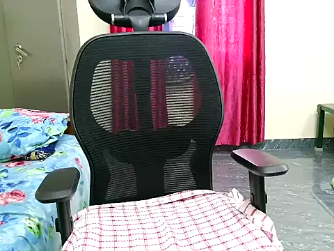 Snapshot of ammu1990 chatting on 04-11-26, 01:54 ammu1990 online show from 04-11-26, 01:54