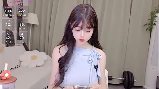 Snapshot of uikyy1 chatting on 06-19-26, 02:43 uikyy1 online show from 06-19-26, 02:43