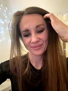 LucieMack online show from 10-29-25, 06:20