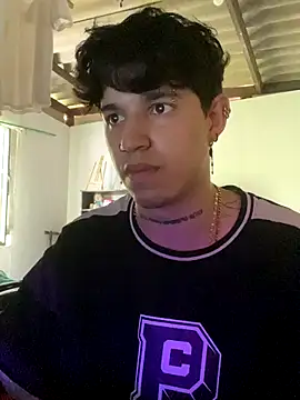 Snapshot of mavis21xxx chatting on 10-24-25, 03:30 mavis21xxx online show from 10-24-25, 03:30