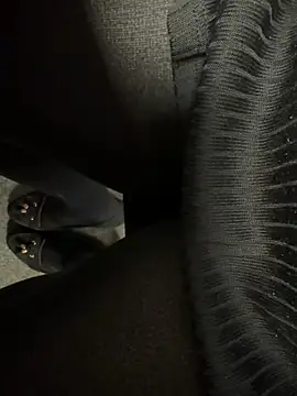 HiddenHoneyLDN online show from 09-10-25, 02:50