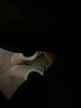 HiddenHoneyLDN online show from 10-06-25, 05:38