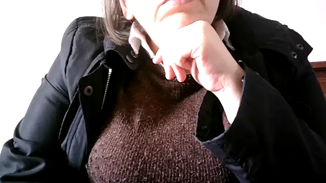 Snapshot of MISTRESSSONIA chatting on 03-17-25, 12:46 MISTRESSSONIA online show from 03-17-25, 12:46