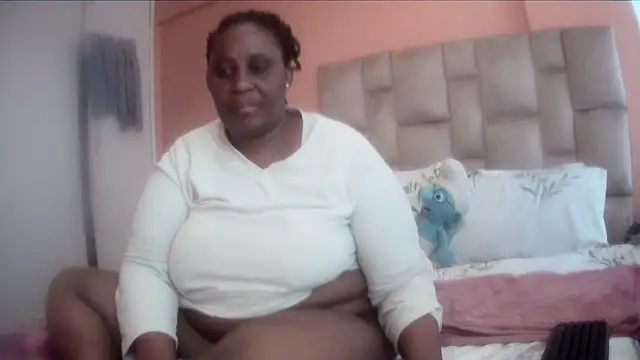 Snapshot of HUGEASSXXXXX chatting on 04-25-26, 01:41 HUGEASSXXXXX online show from 04-25-26, 01:41