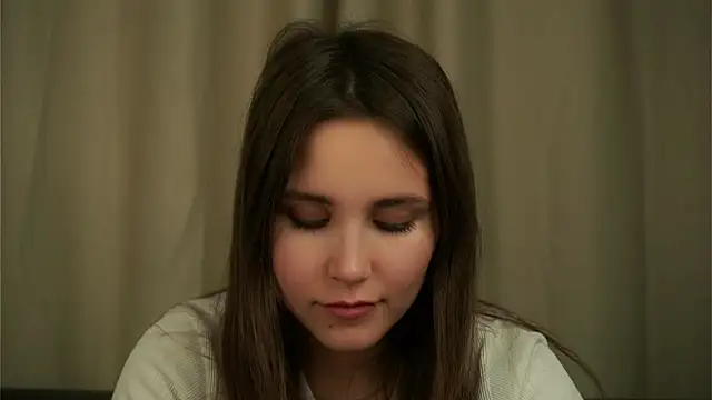 Snapshot of EthalFlowers chatting on 10-28-25, 01:53 EthalFlowers online show from 10-28-25, 01:53