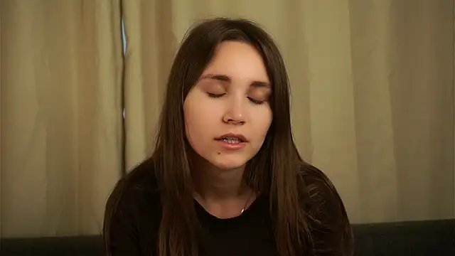 Snapshot of EthalFlowers chatting on 11-02-25, 01:19 EthalFlowers online show from 11-02-25, 01:19