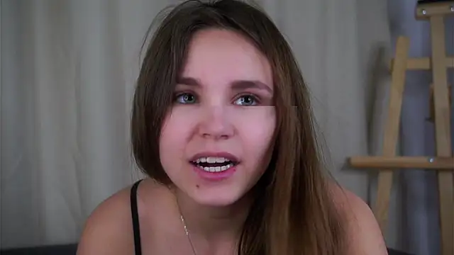 Snapshot of EthalFlowers chatting on 11-13-25, 12:31 EthalFlowers online show from 11-13-25, 12:31