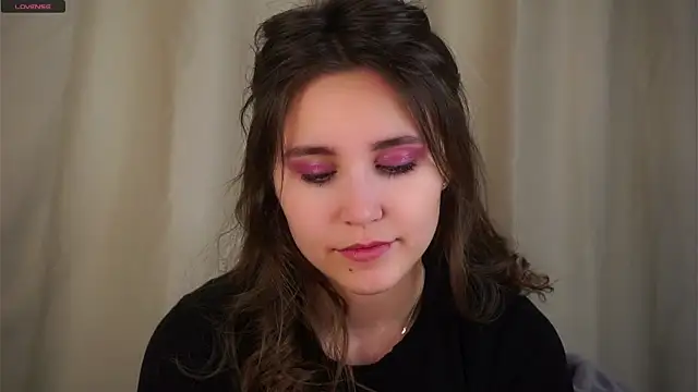 Snapshot of EthalFlowers chatting on 11-22-25, 01:15 EthalFlowers online show from 11-22-25, 01:15